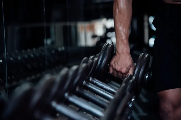 Musculação reprograma células do fígado e ajuda a reverter consequências da obesidade