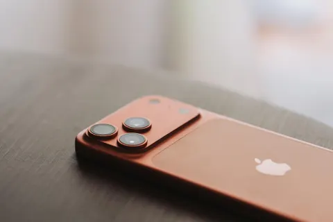 Apple lança iOS 26.6.1, trazendo correções para mais de 20 falhas de segurança