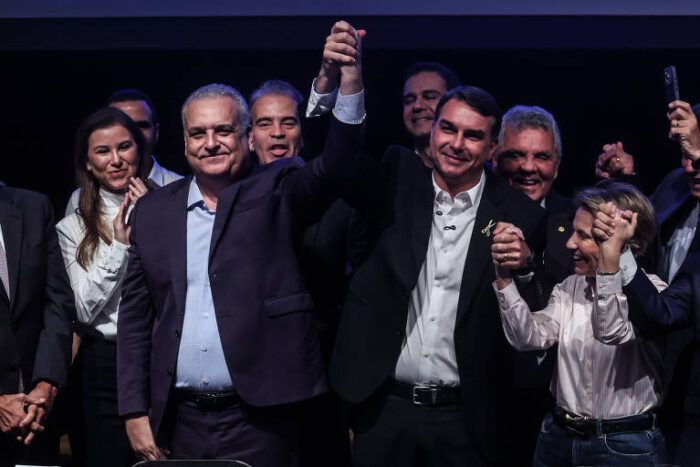 Flávio Bolsonaro nega substituição de Alfredo Gaspar para vice de chapa presidencial
