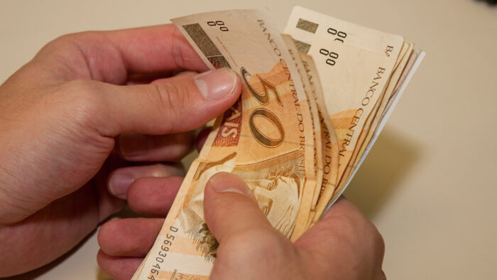 Brasileiros ainda têm mais de R$ 5,1 bilhões esquecidos em bancos para resgate