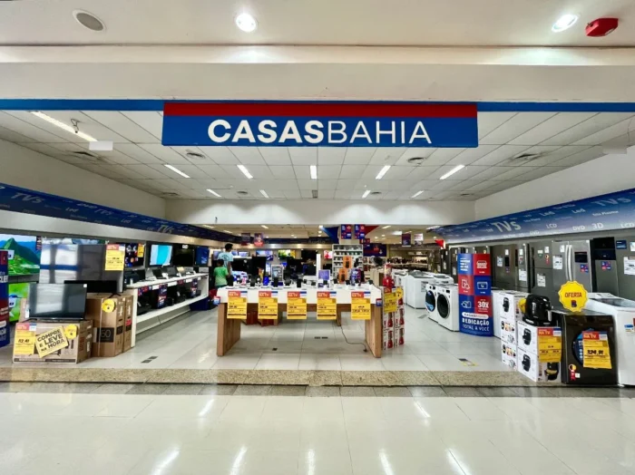 Sob crise econômica, Casas Bahia sofre ações de despejo de lojas e de galpões em todo o país