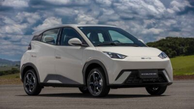 Vendas de carros elétricos e híbridos voltam a registrar recorde histórico no Brasil
