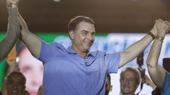 Campanha presidencial de Flávio Bolsonaro terá como eixos centrais segurança pública e custo de vida elevado