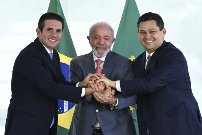 Lula sela acordo com presidentes da Câmara e do Senado por fim da ‘taxa das blusinhas’