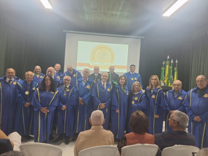 Henrique Batista toma posse na Academia Sergipana de Educação