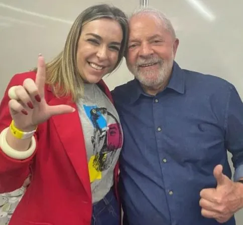 Apesar de dizer desconhecer lobista Roberta Luchsinger, Lula saiu ao menos em três fotos com ela