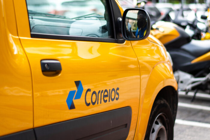 Correios passam a entregar compras de sites do Paraguai em endereços do Brasil