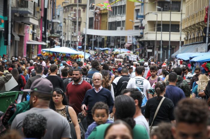 Brasil ultrapassa 214 milhões de habitantes, revela IBGE