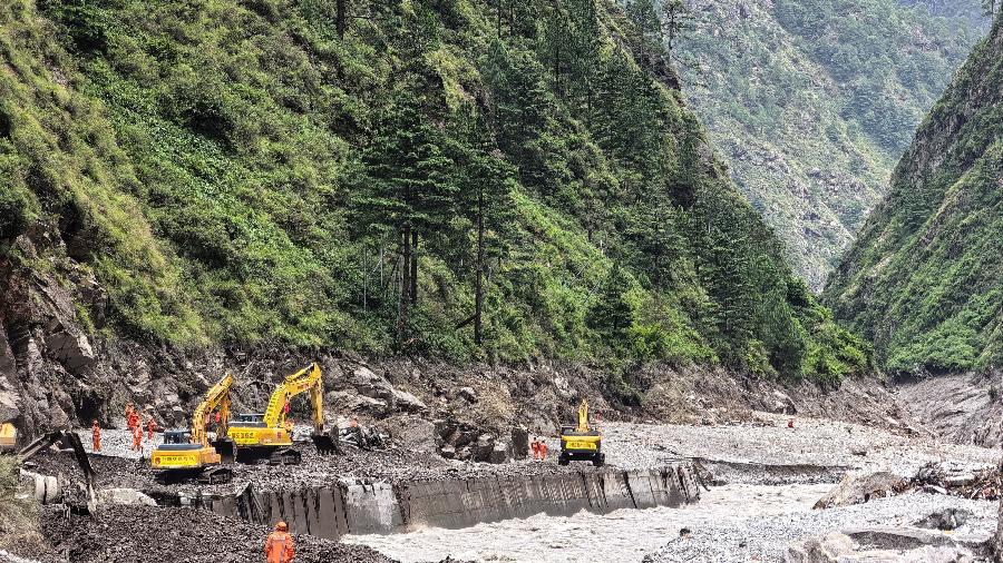 Terremoto atinge Tibete um dia após avalanche em fronteira com Nepal