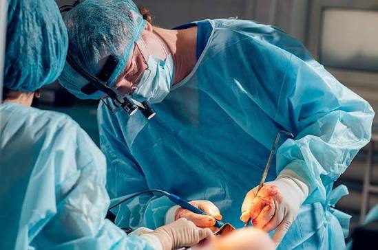 Cirurgias plásticas de mama no SUS crescem mais de 50% em uma década