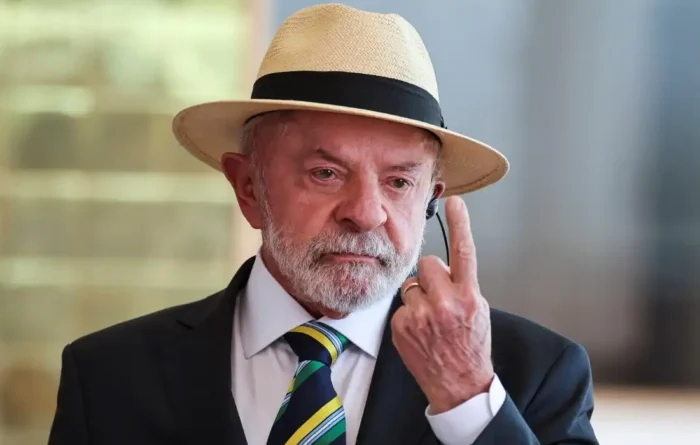 Lula cancela participação em último debate do 1º turno e confirma presença em podcast no mesmo horário