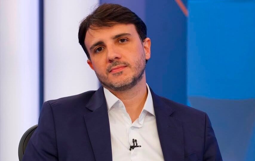 Renan Santos vai ao STF após TSE negar participação em debate da Globo