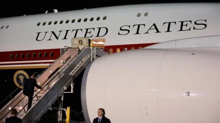 Trump foi colocado escondido em caminhão para trocar de avião por ameaça do Irã, segundo relatos