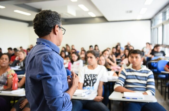 Education at a Glance 2026 reúne dados sobre escolaridade e investimento em educação