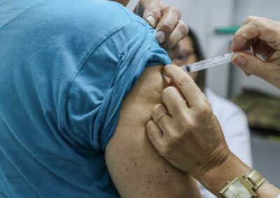 Sergipe amplia vacinação com pneumo 20 para pessoas com 85 anos ou mais