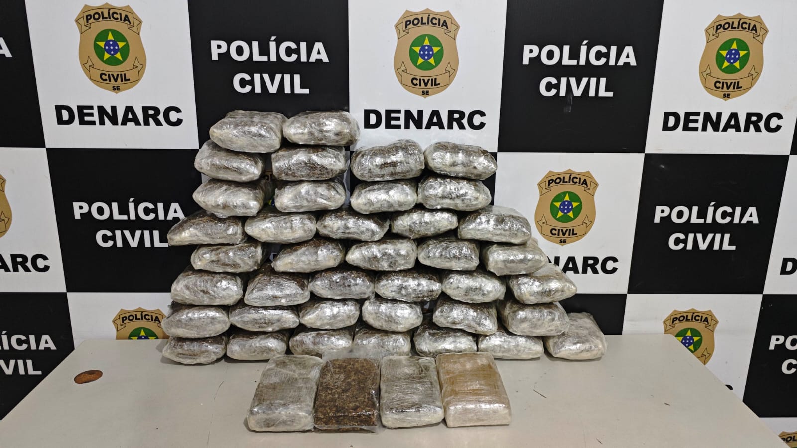 Mulher é presa com mais de 24 kg de maconha ao desembarcar em Aracaju