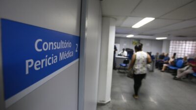 Perícia médica no INSS terá intérpretes de Libras para pessoas com deficiência