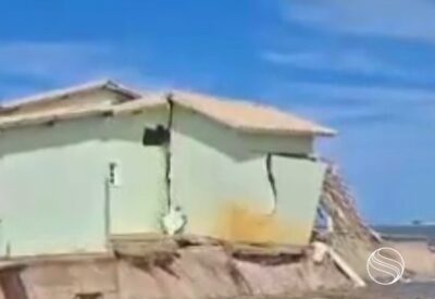 Avanço do mar volta a causar destruição na Praia do Saco