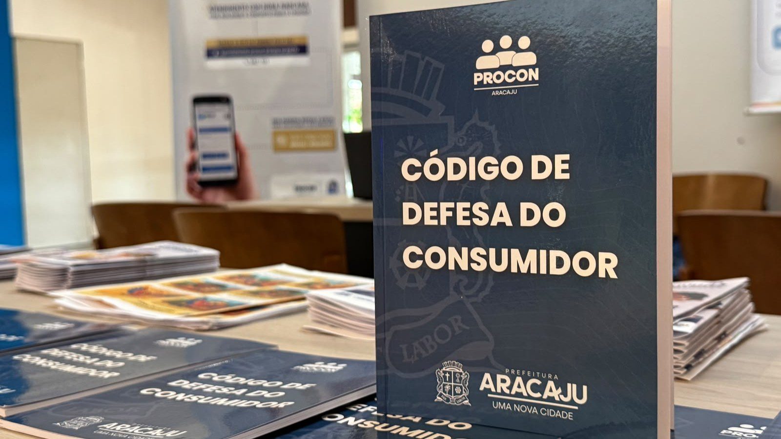 Procon Aracaju celebra 36 anos do Código de Defesa do Consumidor com ação em shopping