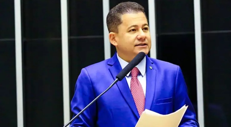 Cezinha de Madureira é alvo de operação da PF sobre tráfico de influência