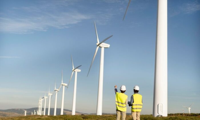 Implantação global de energia renovável necessita dobrar para atingir meta climática de crescimento até 2030