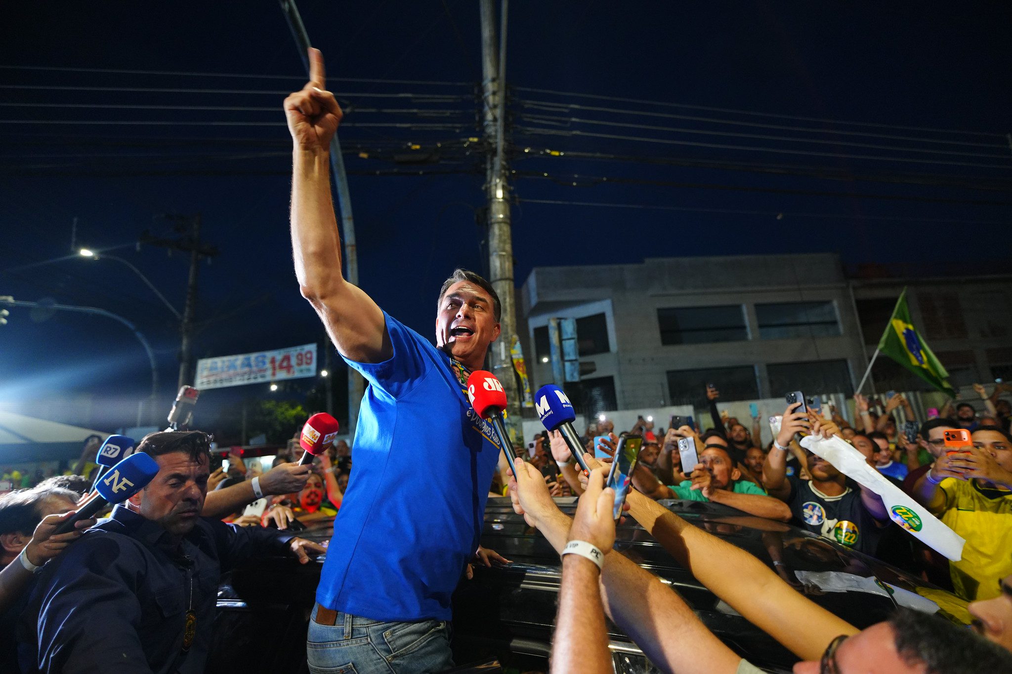 Caso seja eleito, Flávio Bolsonaro promete integrar o Brasil ao Escudo das Américas