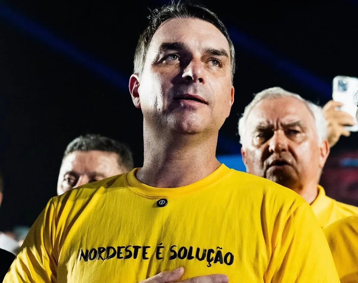 Flávio Bolsonaro chega a Aracaju neste domingo (27)