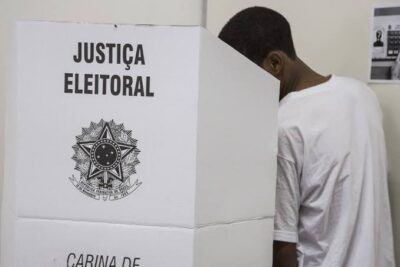 Com proibição suspensa pelo TSE, presos provisórios votarão em 2026