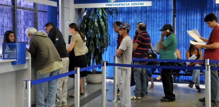 Câmara dos Deputados aprova MP que amplia programa para diminuir fila do INSS