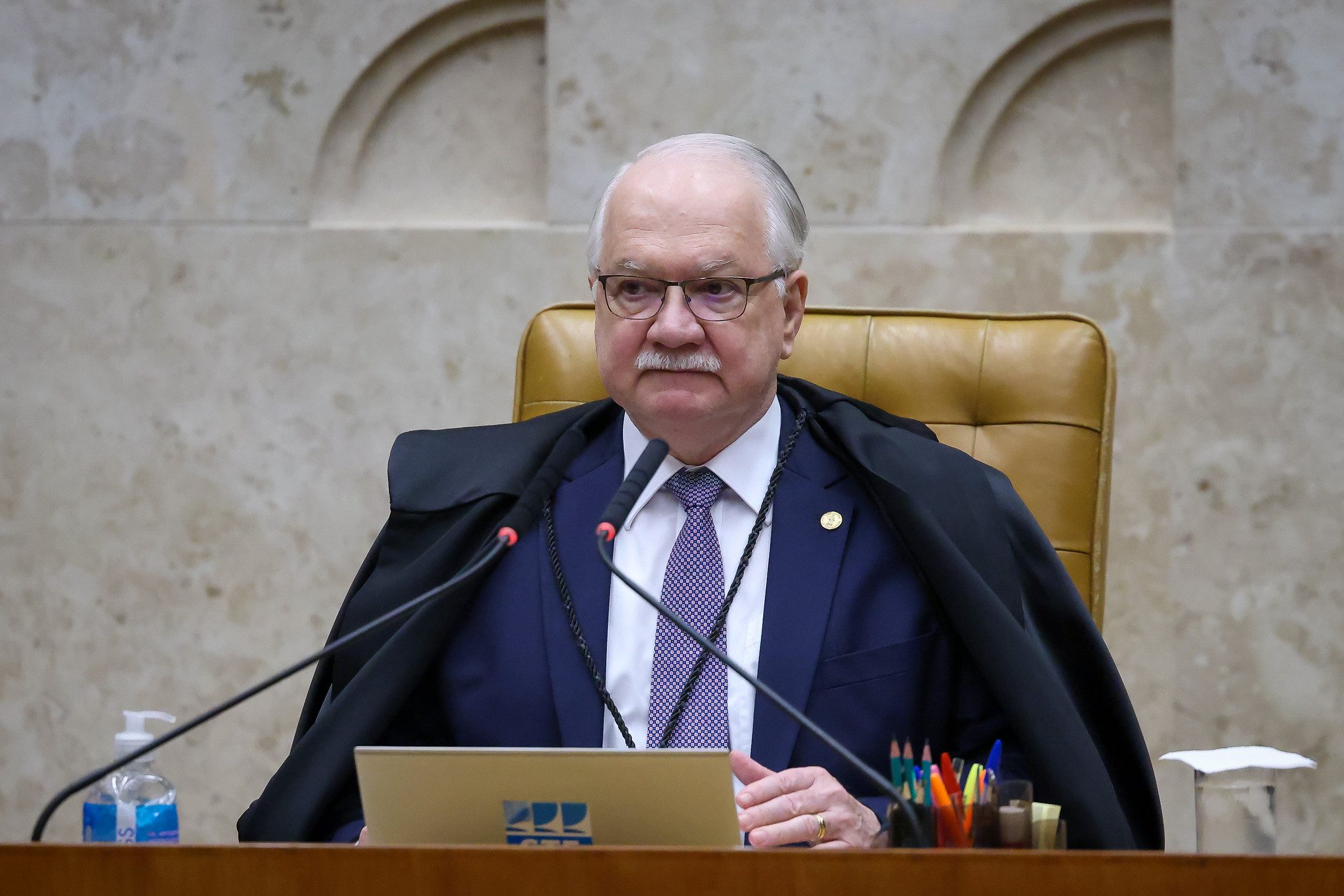 Crise no STF: Fachin aguarda explicações de Moraes e Mendonça