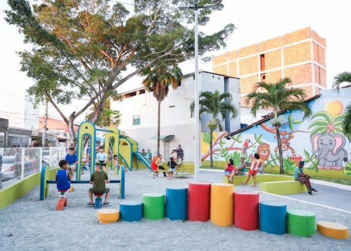 Prefeita de Aracaju entrega revitalização do Largo Professor Alcebíades Melo, no conjunto Castelo Branco