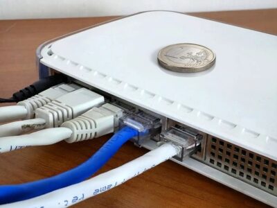 Posicionar uma moeda sobre o roteador de Wi-Fi: qual a finalidade