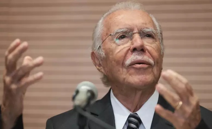 Ex-presidente José Sarney é internado com pneumonia; estado de saúde é estável
