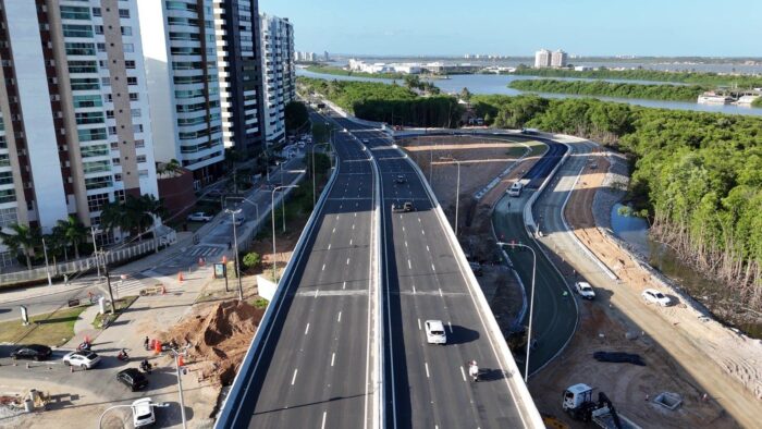 Em Aracaju, SMTT orienta sobre novo acesso à Avenida Tancredo Neves pelo Complexo Viário Senadora Maria do Carmo Alves