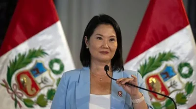 Presidente do Peru determina revisão de materiais didáticos contra conteúdos ideológicos e anuncia regras de disciplina escolar