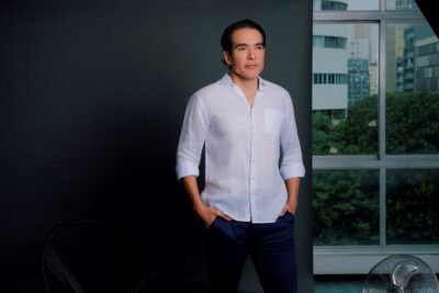 Dr. Delmo Freire lança livro sobre Tricologia durante evento internacional em São Paulo