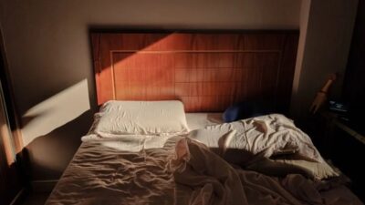 O que o hábito de não arrumar a cama revela sobre sua energia matinal? A psicologia explica
