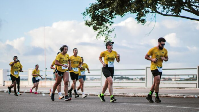 Corridas e evento religioso provocam bloqueios no trânsito de Aracaju neste sábado