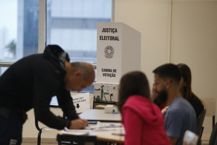 Relembre como consultar zona de local de votação e seção onde você vai votar