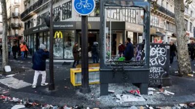 Em meio a caos, destruição e mortes por protestos, França emite toque de recolher em algumas áreas de Paris