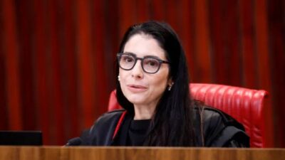 Ministra do TSE que proibiu púlpito vazio em debate presidencial é lulista e já atuou no Ministério da Justiça