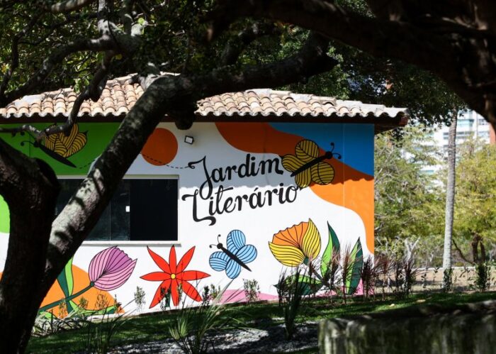 Prefeita de Aracaju inaugura primeiro Jardim Literário da capital para crianças e adolescentes