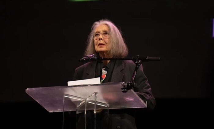 Escritora canadense Anne Carson vence Nobel de Literatura 2026
