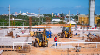 Obras do Complexo Materno-infantil Nossa Senhora de Lourdes avançam após conclusão dos serviços de terraplanagem